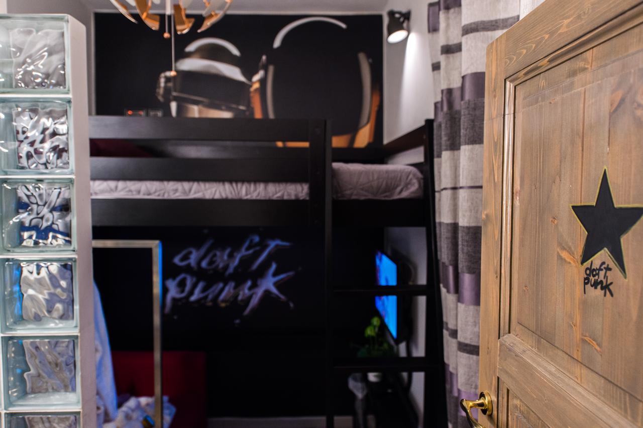 Gasthof Backstage Boutique Music Themed Townhouse *