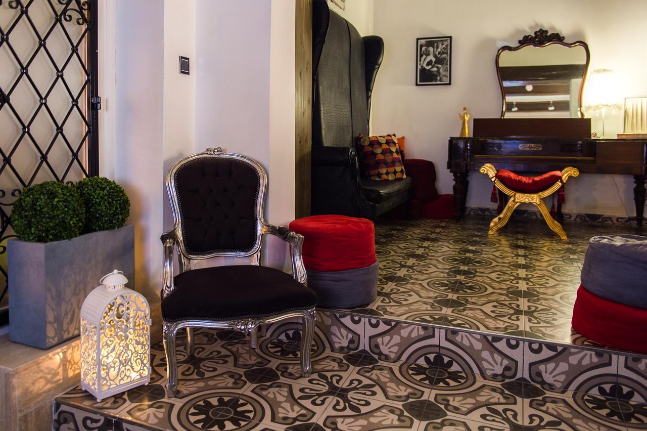 Backstage Boutique Music Themed Townhouse *